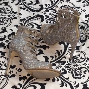 SOLD OUT EVERYWHERE Steve Madden Cabarett heel